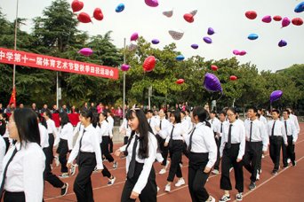 我校2018年秋季田徑運(yùn)動(dòng)會(huì)完美閉幕